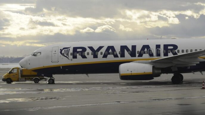 ryanair-reduce-sute-de-zboruri-in-2026.-milioane-de-pasageri-sunt-afectati-de-decizia-companiei-aeriene