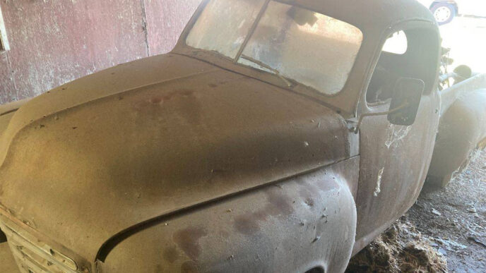 a-gasit-intr-un-hambar-o-camioneta-din-1949.-cum-arata-si-cat-cere-pe-ea