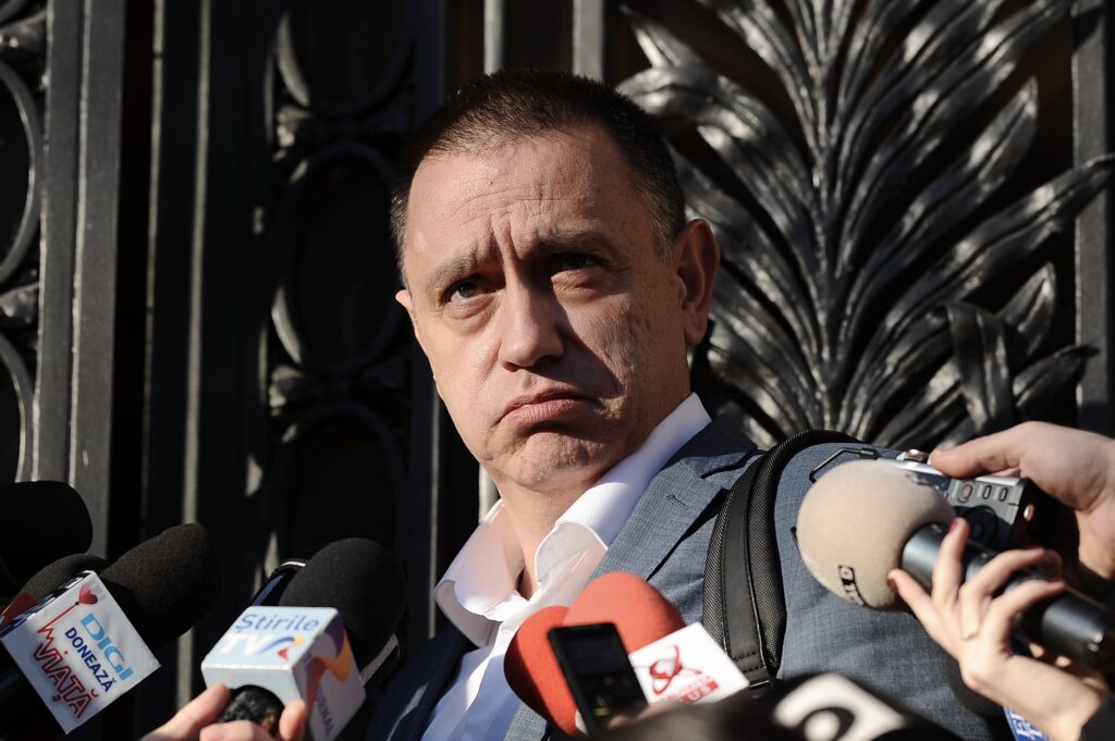mihai-fifor,-atacuri-dure-la-adresa-premierului-ilie-bolojan:-avem-un-guvern-paralizat-de-ideile-fixe-ale-unui-singur-om”-/-premierul-frana-trebuie-sa-plece”