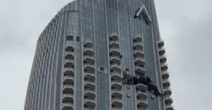 dubai:-20-de-persoane,-inclusiv-un-turist-britanic,-acuzate-ca-au-distribuit-imagini-cu-atacuri-iraniene.-ce-pedeapsa-risca