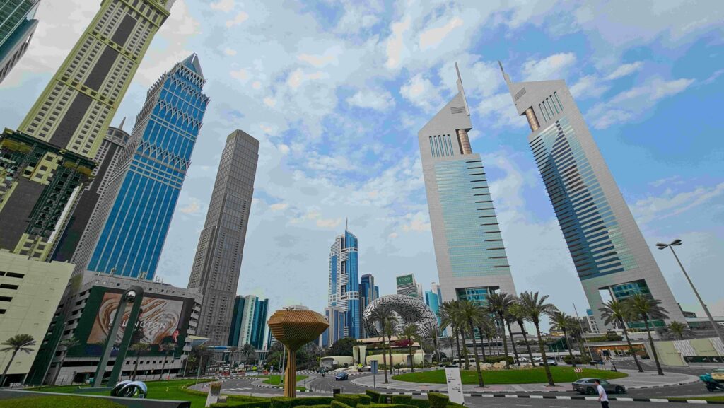 emiratele-arabe-unite,-atacate-cu-sute-de-rachete-si-mii-de-drone.-de-ce-tara-este-tinta-principala-a-iranului