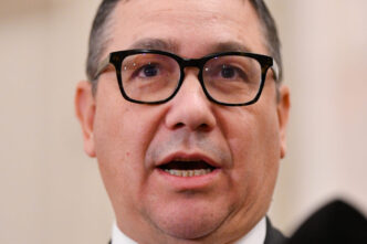 ponta-critica-dublul-standard:-mama-domnului-bolojan-e-extraordinara,-dar-cand-au-luat-o-pe-mama-mea-cu-duba-va-bucurati