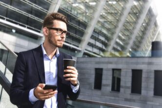 cat-te-costa,-de-fapt,-o-zi-obisnuita-in-romania,-de-dimineata-pana-seara,-daca-mergi-la-serviciu.-calcul-complet-de-la-cafea-la-transport