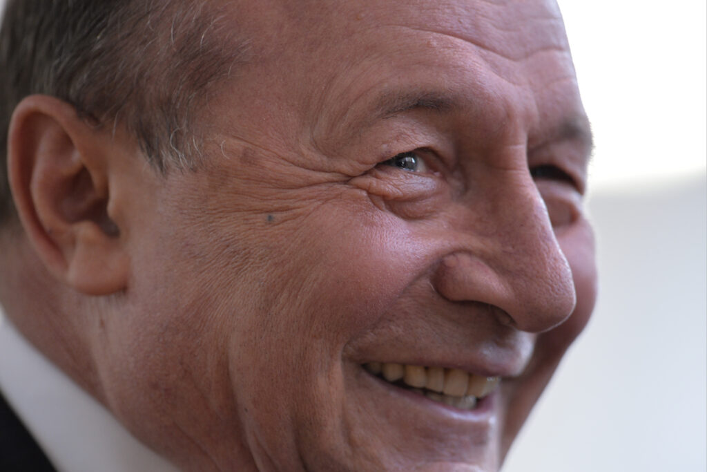 traian-basescu:-europa-nu-va-intra-intr-o-criza-grava-de-energie,-din-cauza-blocarii-stramtorii-ormuz