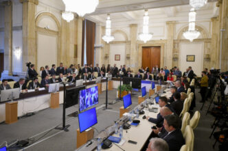 cum-vede-reuters-criza-bugetara-din-romania:-deficit-record,-recesiune-tehnica-si-coalitie-la-limita