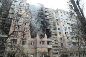 odesa-a-fost-atacata-masiv-de-drone-rusesti:-cladiri-avariate-dupa-o-noapte-de-explozii