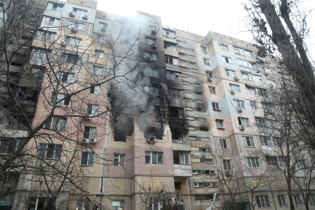 odesa-a-fost-atacata-masiv-de-drone-rusesti:-cladiri-avariate-dupa-o-noapte-de-explozii
