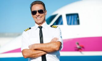 de-ce-pilotii-de-avion-nu-trebuie-sa-aiba-barba:-totul-tine-de-siguranta,-spun-specialistii