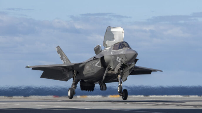avion-de-vanatoare-american,-nevoit-sa-aterizeze-de-urgenta-dupa-ce-a-fost-lovit-de-un-foc-de-arma-iranian