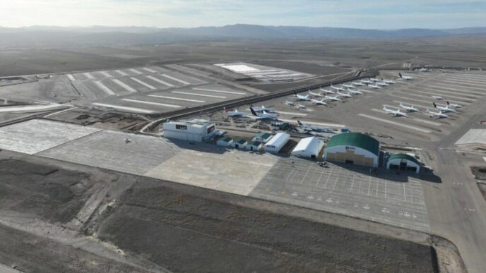 razboiul-din-iran-a-transformat-un-aeroport-uitat-din-spania-in-adapost-pentru-gigantii-cerului