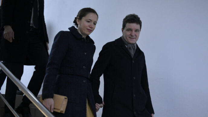 mirabela-gradinaru-ajunge-prima-la-casa-alba.-partenera-lui-nicusor-dan,-invitata-de-melania-trump