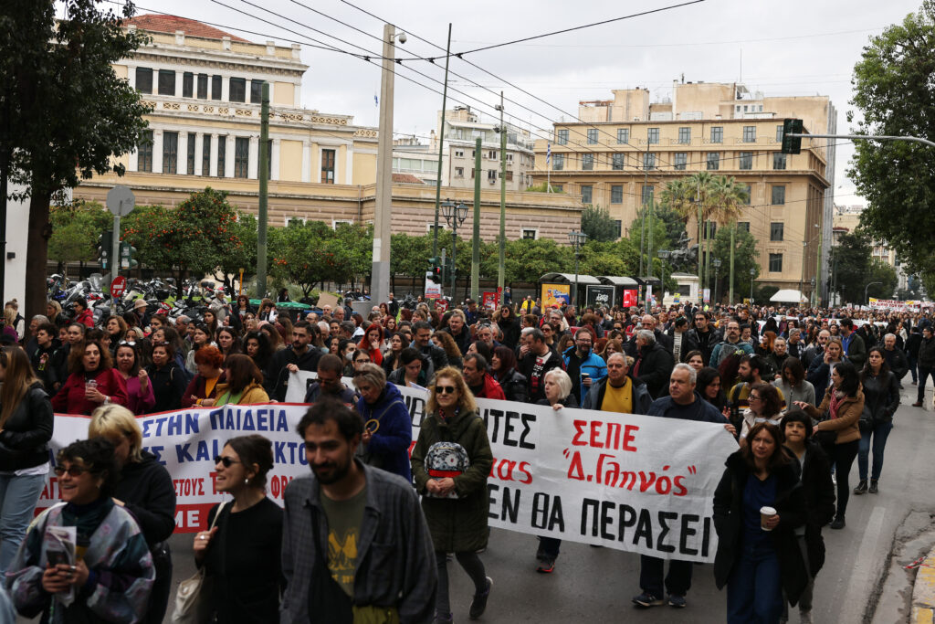 grecia:-incepe-procesul-privind-accidentul-feroviar-din-2023,-soldat-cu-57-de-morti