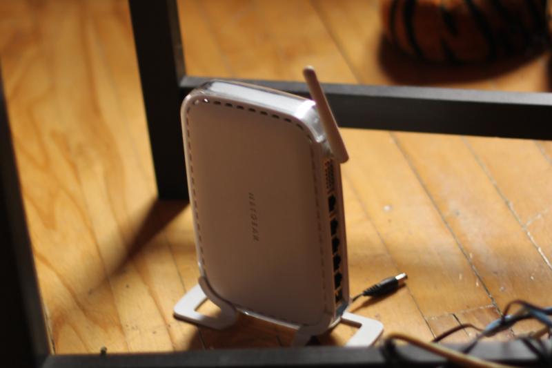 cum-pozitionezi-antenele-router-ului-wi-fi-pentru-a-avea-cel-mai-rapid-internet.-putini-stiu-trucul-simplu
