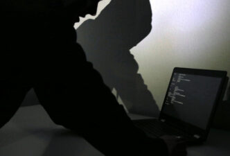 fbi-avertizeaza:-hackeri-rusi-vizeaza-conturi-signal-si-whatsapp-ale-oficialilor-si-jurnalistilor
