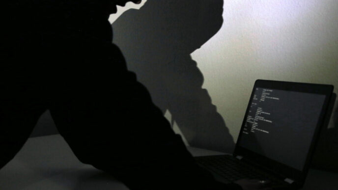 fbi-avertizeaza:-hackeri-rusi-vizeaza-conturi-signal-si-whatsapp-ale-oficialilor-si-jurnalistilor
