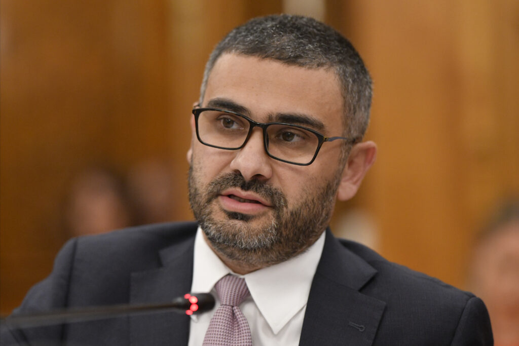florin-manole:-mama-mea-a-lucrat-intr-o-croitorie-toata-viata.-salariul-ei-n-a-crescut-decat-odata-cu-salariul-minim,-indiferent-cat-de-mult-sau-cat-de-bine-a-muncit