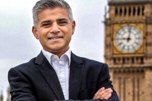 scandal-la-londra:-politisti-inarmati-au-uitat-o-geanta-cu-arme-in-fata-casei-primarului-sadiq-khan