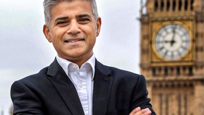 scandal-la-londra:-politisti-inarmati-au-uitat-o-geanta-cu-arme-in-fata-casei-primarului-sadiq-khan