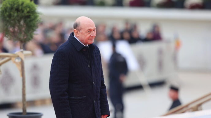 traian-basescu:-carburantul-ar-trebui-rationalizat-pentru-a-evita-o-criza.-plafonarea-preturilor,-o-mare-greseala