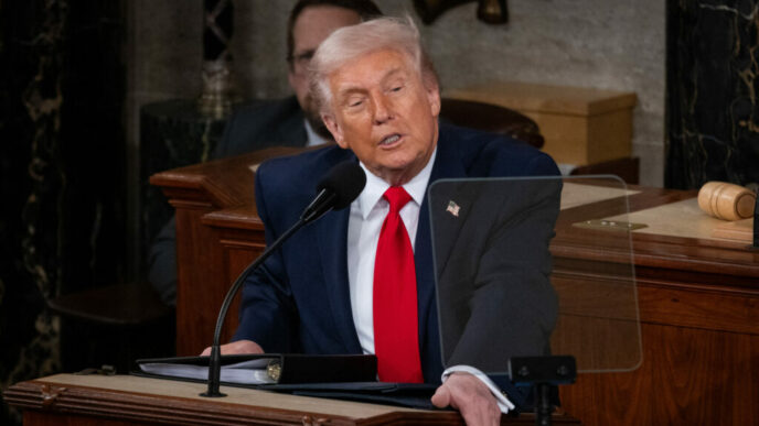 trump-ameninta-cu-inchisoarea-un-jurnalist-care-a-dezvaluit-operatiunea-de-salvare-a-unui-aviator