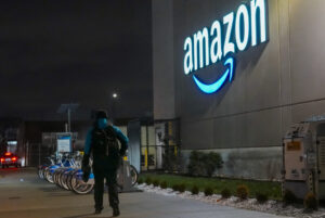 amazon-incheie-un-acord-cu-serviciul-postal-al-sua-pentru-un-miliard-de-colete-pe-an