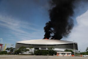 a-luat-foc-acoperisul-stadionului-de-sute-de-milioane-de-euro
