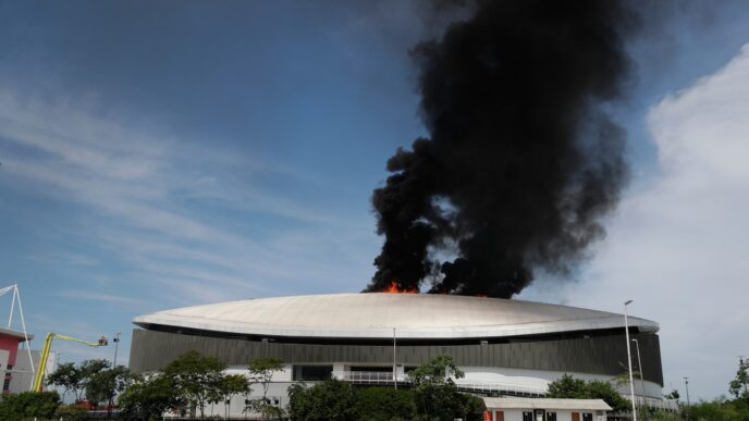 a-luat-foc-acoperisul-stadionului-de-sute-de-milioane-de-euro