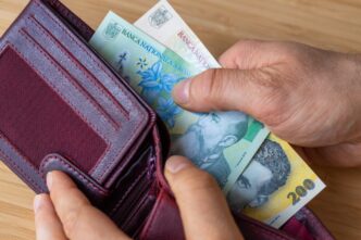 cheltuielile-unei-gospodarii-din-romania-au-crescut-cu-11%-in-ultimul-trimestru-din-2025.-cat-de-multi-bani-merg-pe-mancare-si-locuinta