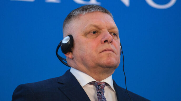 fico-a-rupt-tacerea-in-zorii-zilei-de-luni.-ce-mesaj-le-a-transmis-lui-magyar-si-orban