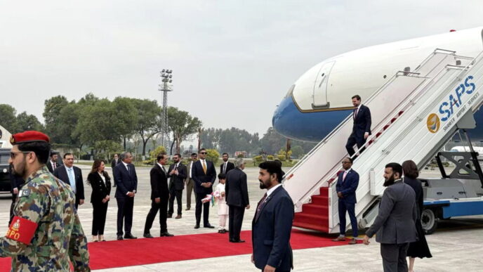 reuters:-sua-si-iranul-lasa-deschisa-usa-dialogului-dupa-negocierile-tensionate-de-la-islamabad