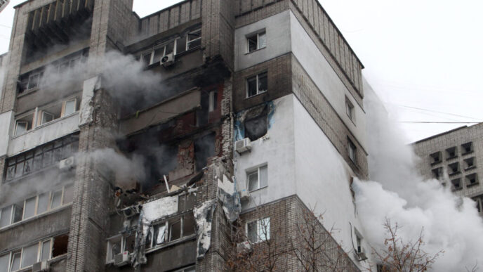 sase-morti-si-zeci-de-raniti-in-urma-unui-val-de-atacuri-rusesti-cu-drone-si-rachete-in-mai-multe-regiuni-din-ucraina