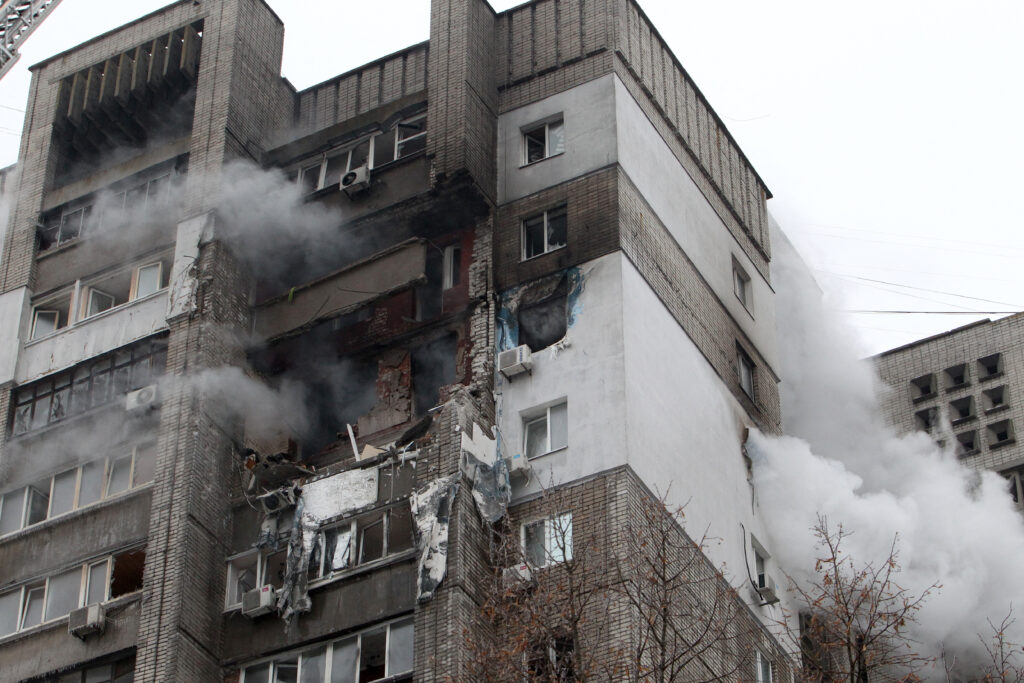 sase-morti-si-zeci-de-raniti-in-urma-unui-val-de-atacuri-rusesti-cu-drone-si-rachete-in-mai-multe-regiuni-din-ucraina