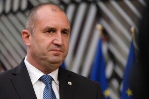 partidul-fostului-presedinte-al-bulgariei-este-in-frunte-la-alegerile-anticipate