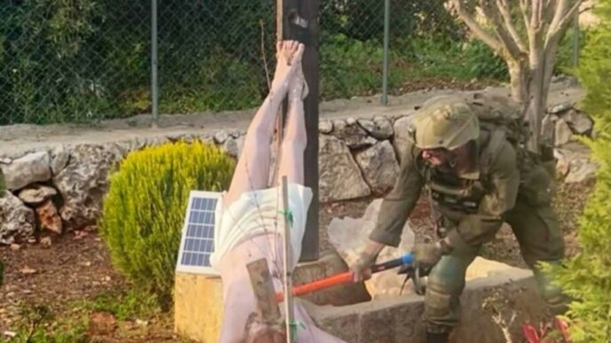 scandal-international-dupa-ce-un-militar-israelian-a-distrus-o-statuie-a-lui-isus-din-liban