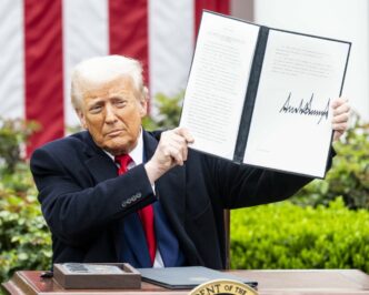 sua-lanseaza-un-portal-de-rambursare-a-taxelor-vamale-ale-lui-trump-dupa-ce-au-fost-anulate-de-curtea-suprema