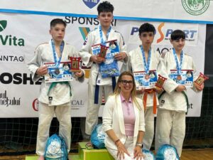 nadia-comaneci-i-a-incurajat-pe-micutii-judoka-prezenti-la-competitia-patronata-de-alina-dumitru