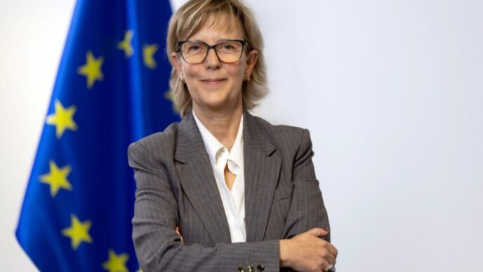 comisarul-european-pentru-servicii-financiare-vine-in-vizita-in-romania