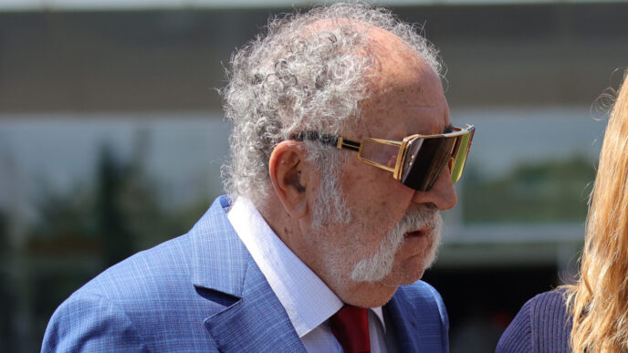 ion-tiriac-e-total-impresionat-de-ce-au-realizat-chinezii-vorbesti-cu-masina.-ii-spui-unde-sa-te-duca-si-te-duce