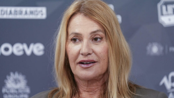 parteneriat-intre-mae-si-cosr-pentru-anul-nadia-comaneci.-peste-200-de-documente-diplomatice-vor-fi-facute-publice