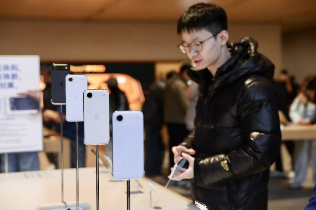 un-roman-din-germania-a-furat-produse-apple-de-160.000-euro