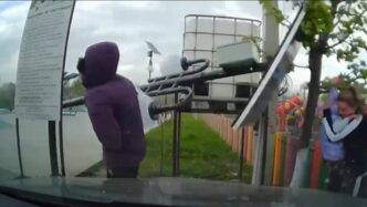 mama-si-bebelus-loviti-de-un-stalp-smuls-de-vant-in-judetul-iasi
