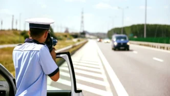 vitezoman-la-doar-23-de-ani:-gonea-cu-173-km/h-in-localitate.-unde-l-au-prins-politistii-pe-soferul-grabit