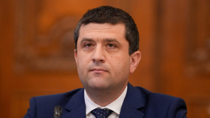 radu-miruta:-cinci-loturi-de-autostrada-din-a7-si-a8-risca-sa-piarda-finantarea