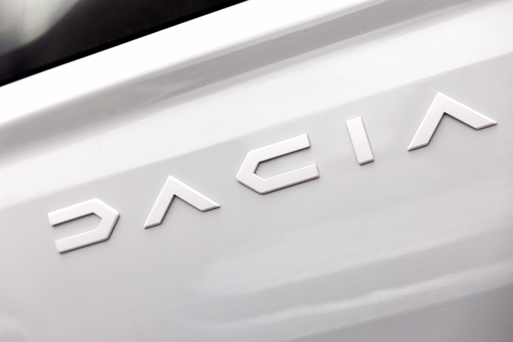 primele-imagini-cu-noua-dacia-sandero-hybrid.-cum-arata-masina-care-va-revolutiona-piata-auto