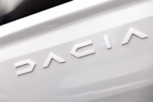 primele-imagini-cu-noua-dacia-sandero-hybrid.-cum-arata-masina-care-va-revolutiona-piata-auto