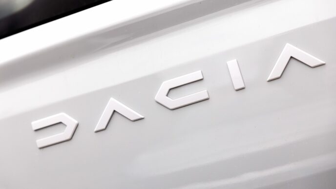 primele-imagini-cu-noua-dacia-sandero-hybrid.-cum-arata-masina-care-va-revolutiona-piata-auto