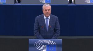 razboiul-politic-din-romania-se-muta-in-parlamentul-european.-un-europarlamentar-roman-a-criticat-un-lider-european