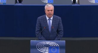 razboiul-politic-din-romania-se-muta-in-parlamentul-european.-un-europarlamentar-roman-a-criticat-un-lider-european