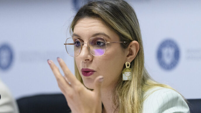 diana-buzoianu,-ministru-usr:-vreau-un-guvern-care-sa-trezeasca-in-oameni-o-speranta,-nu-revolta