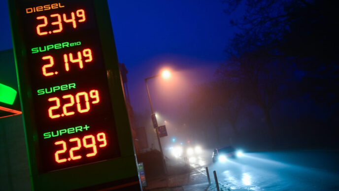 politico:-europa-nu-stie-cat-combustibil-are.-ce-vrea-un-„observator”-al-produselor-petroliere